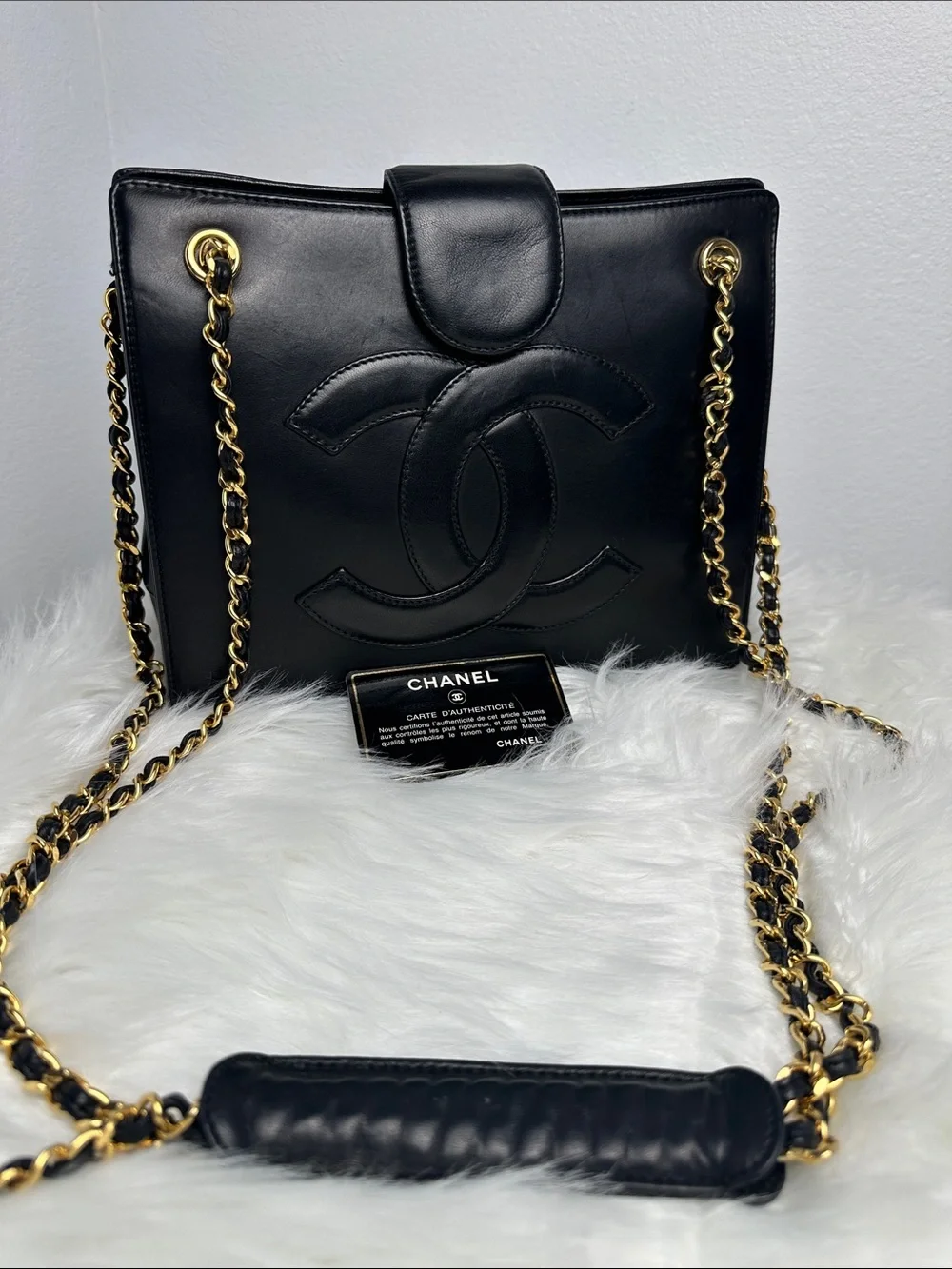 💯Authentic CHANEL Black Lambskin Shoulder Bag with Gold Chain Strap🍀